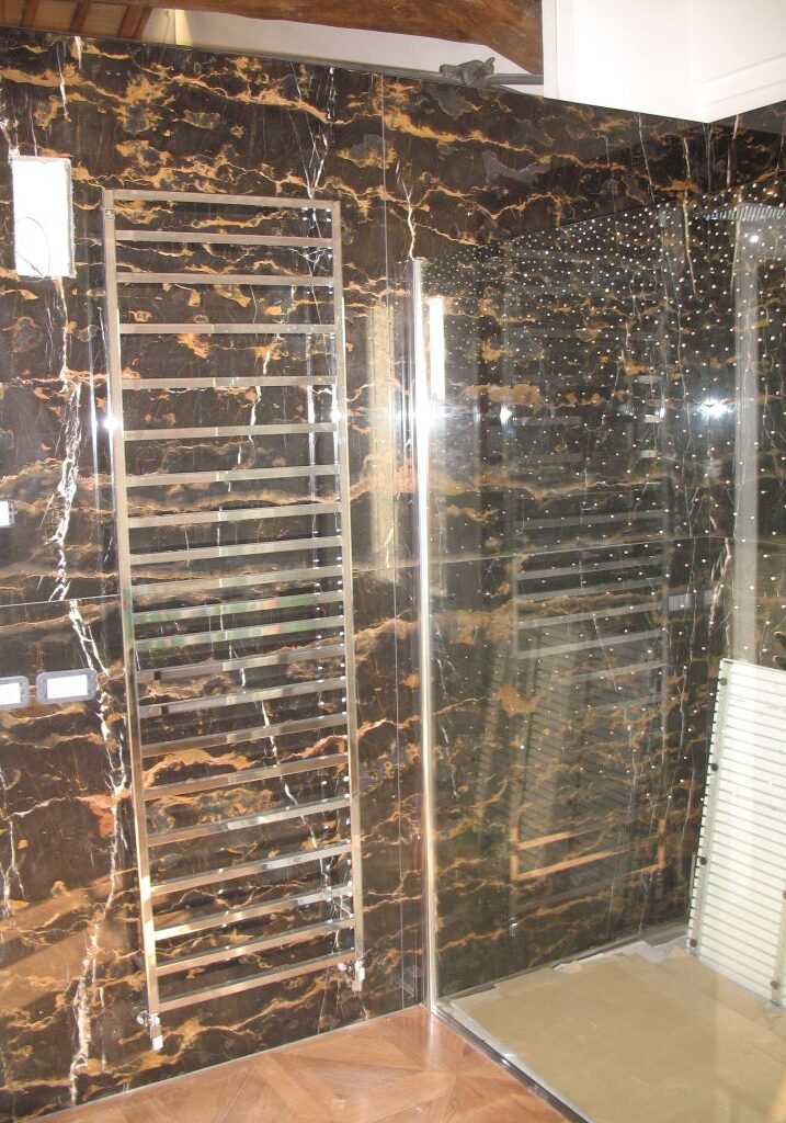 Box-doccia-rivestimento-marmo-Salandin-Marm